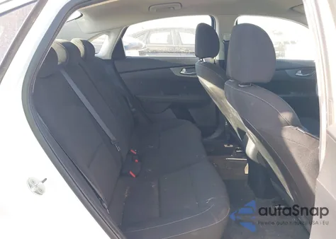 2021 Kia Forte Lxs z USA, uszkodzony, nr VIN 3KPF24AD4ME271024